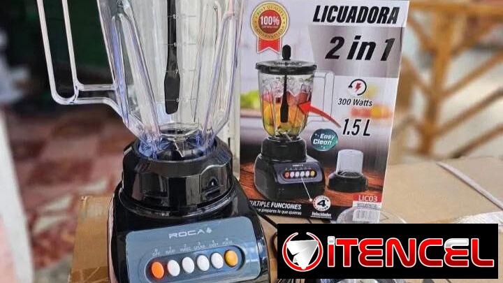 Licuadora 2 en 1 nueva en su caja es de plástico