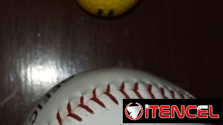 Mascotin rojo y blanco para niños zurdos,  de uso/ Pelotas de uso