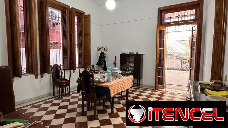 Casa Independiente en el Vedado de 5/4.