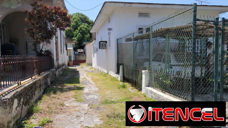 Casa en la Víbora en bajos, 3 hab con garaje.
