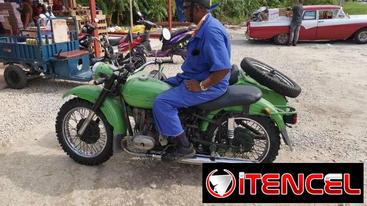 Moto Ural en perfectas condiciones. Reparada, chapisteada y pintada. Contacto por whatsapp a traves del 52701077