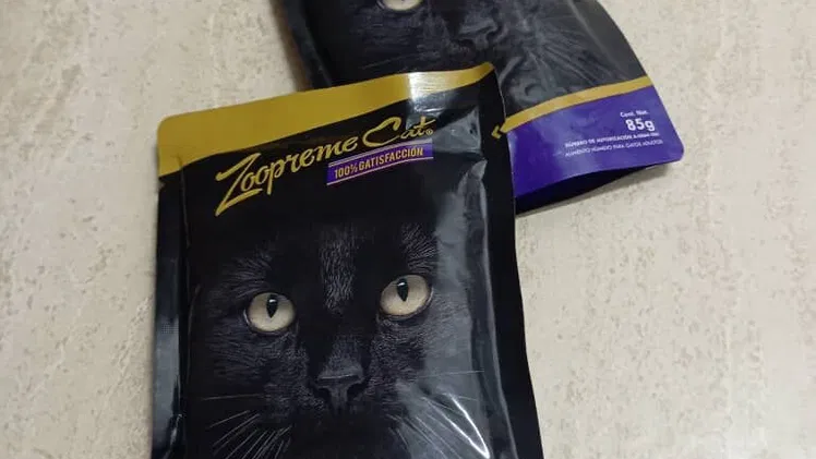 Comida húmeda para perros y gatos