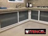 Bajos de meseta. Ventanas de corredera. Puertas. Mamparas de baños