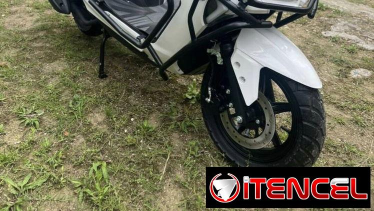 MOTO AUTOMÁTICA ITALY SCOOTER RX COMBAT 2026  ⚙️CARACTERÍSTICAS:  • 175 CC • 4 tiempos • Capacidad de 5L  • Autonomía de
