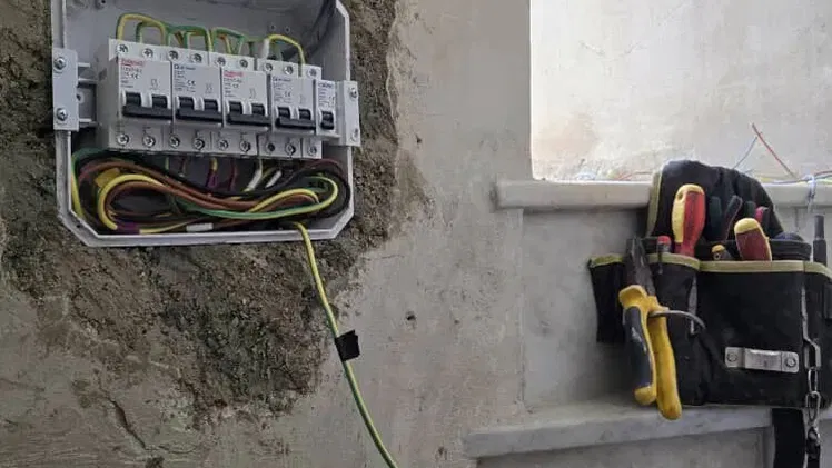MYPIME ELECTRICISTA “C. RUEDA” SERVICIOS DE ELECTRICIDAD PARA PROYECTOS E INSTALACIONES A PARTICULARES Y ESTATALES
