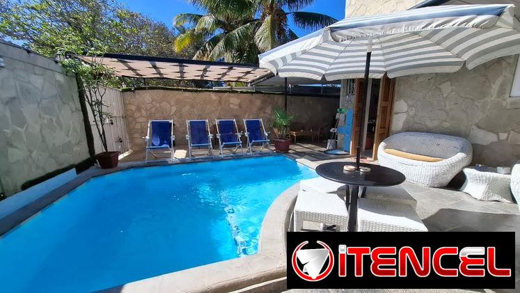 Rentamos 2 casas una al lado de la otra a solo 1 cuadra del mar de Guanabo. En total 8 hab. para 26 personas. 5295 9440