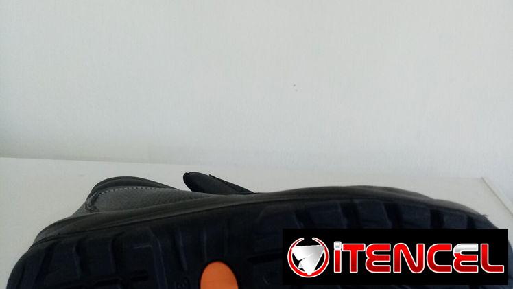 Vendo unas Botas italianas No. 42, negras, nuevas en su caja, resistentes a ácidos, grasas y combustibles.
