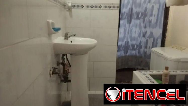 80-🏡*Venta de casa puerta de calle en el Cerro* 🖼*Queda ubicada a 2 cuadras de la Covadonga*  😎*Abajo Consta de porta