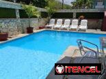 Rentamos 2 casas una al lado de la otra a solo 1 cuadra del mar de Guanabo. En total 8 hab. para 26 personas. 5295 9440