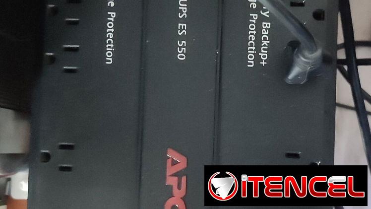 APC ES 550va 330w de 8 tomas impecable con batería nueva de 12v 7ah precio 65usd o al cambio