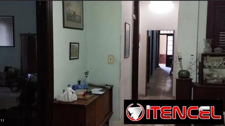 Venta de apartamento en el vedado ( necesita reparación)