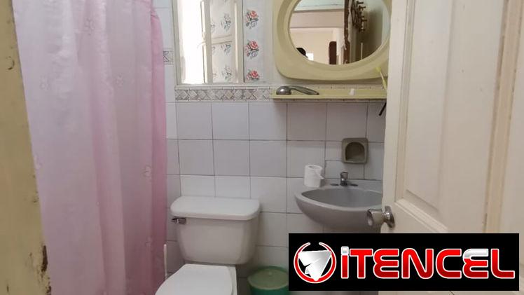 Casa Independiente en el vedado de dos plantas  de 3/4 y 2 baños.