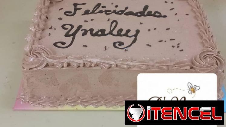 *_Cake Bombón Cuadrado_*   Panetela de mantequilla Relleno y vestido de crema bombón  Panetela con forma de corazón: + 1