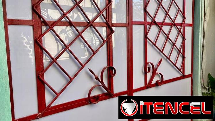 Montaje de acrílico en puertas y ventanas