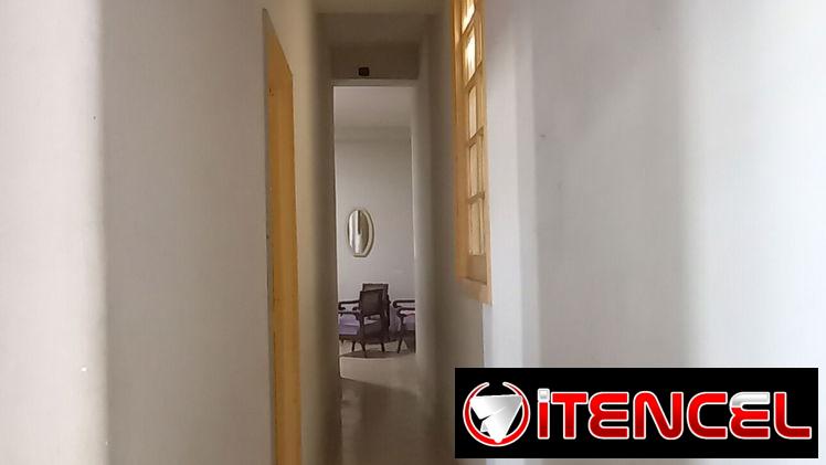 Apartamento 2/4 con balcón y ascensor moderno