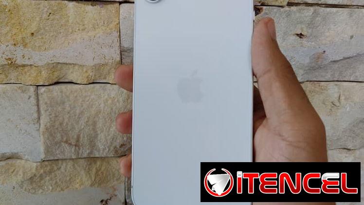IPHONE 16E COMO NUEVO
