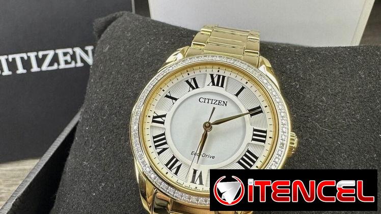 CITIZEN ECODRIVE AREZZO DE MUJER (EM0882-59A) DORADO CON PIEDRAS DE 32MM ,CRISTAL DE ZAFIRO Y ACERO INOXIDABLE  58049738