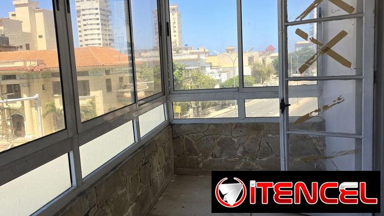 Vedado 65 mil negociables apt balcón 2 ctos y medio 2 baños garaje