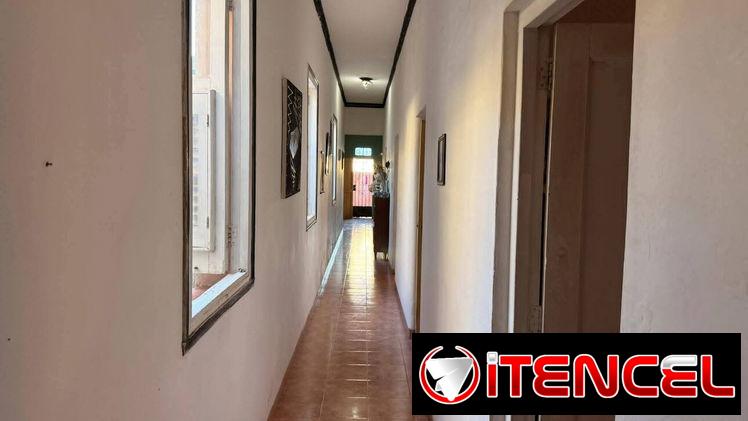 Ofertaaa biplanta en bajos con carporshe,3 cuartos y amplio patio trasero 245 metros en total. Aproveche e invierta!!!!