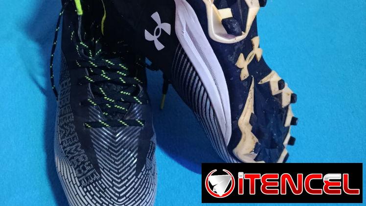 Zapatos de futbol y atletismo en venta
