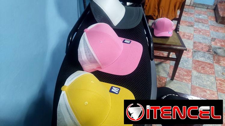 Gorras de diferentes colores