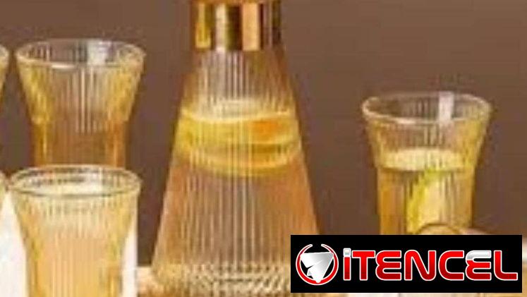 Jarra con vasos