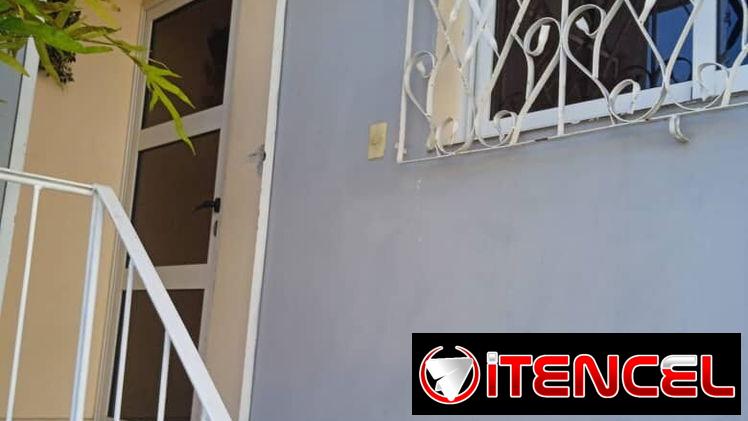 Ofertaaa biplanta en altos con garaje en el Vedado con 3 cuartos en excelente zona!!!!