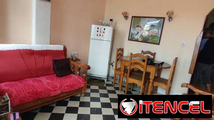 Apartamento frente calle en el vedado