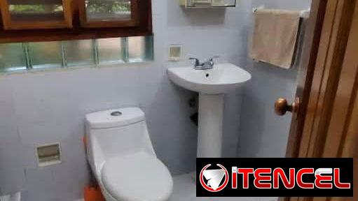 En venta hermosa casa con vista directa al mar en Cojimar.