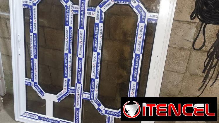 Mamparas de baños. Bajos de meseta. Ventanas