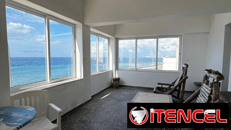 🌊🛋️ Apartamento con terraza frente al mar y vista al Malecón REF 1378