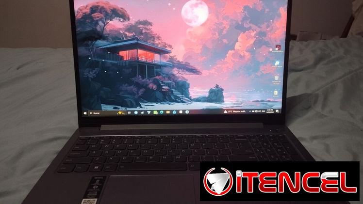 Se vende laptop Lenovo Gama Media