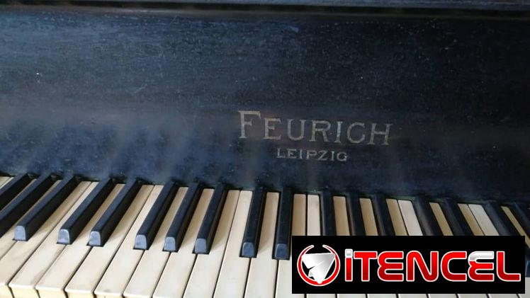 Piano de cola antiguo