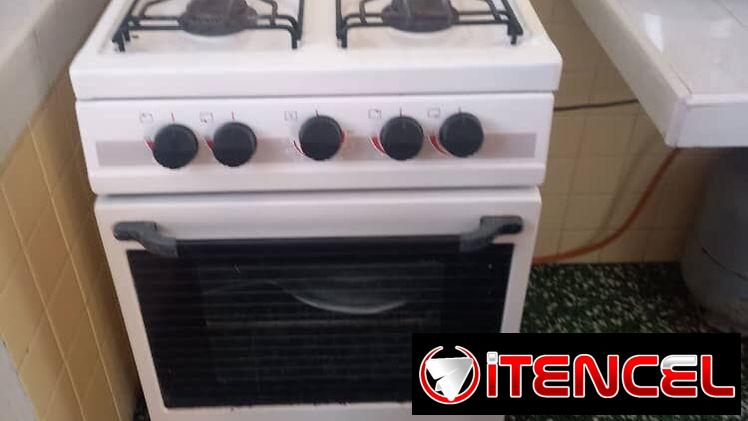 Cocina modelo Victoria de 4 hornillas y horno