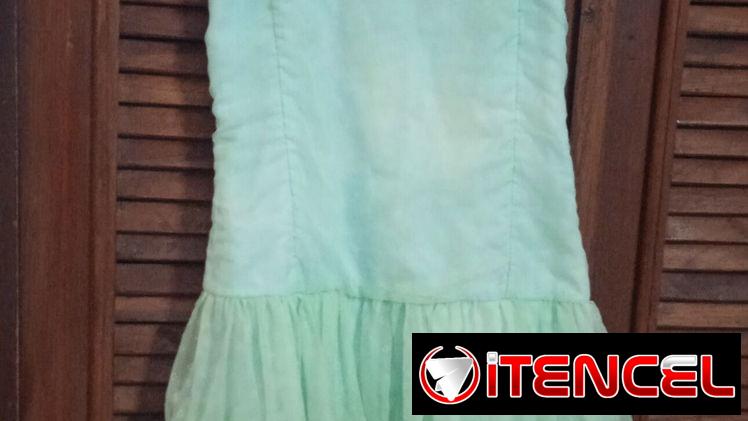 Bata verde de niña de uso en perfecto estado 1000 cup