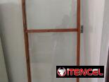Puerta de madera y cristal sin marco