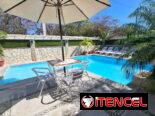 Casa Janet con piscina y 5 habitaciones para 18 personas. Paneles solares..whatssap 5 2959440