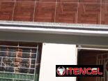 Se vende casa. Solo interesados, oímos propuestas.