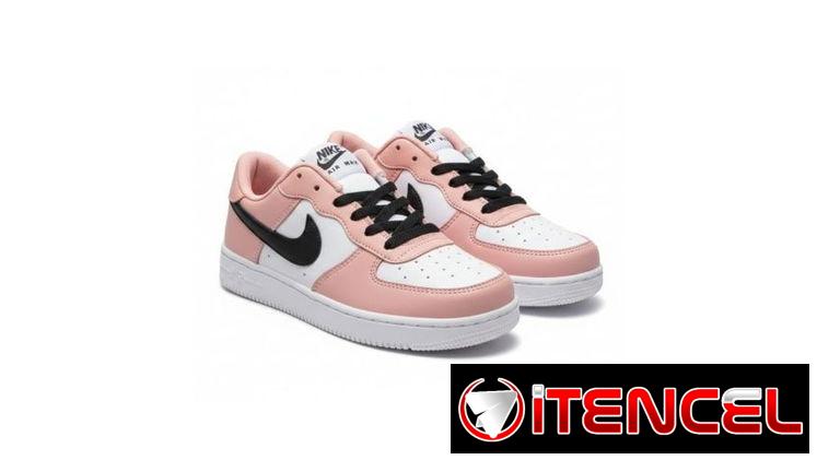 TENIS NIKE AIR FORCE ROSADO CON BLANCO Y NEGRO .