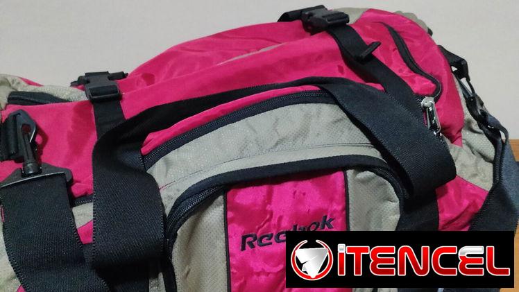 Maletín REEBOK original, de buena calidad, perfecto estado