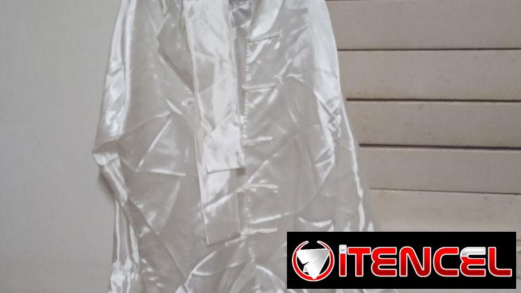 Se vende traje blanco de seda para taichi en solo 500 pesos vivo cerca del parque Jonh lenon