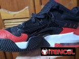 Tenis originales numero 44. De uso. Una sola puesta