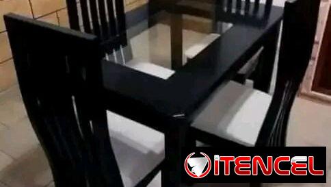 Mesa con Sillas de Madera Sólida