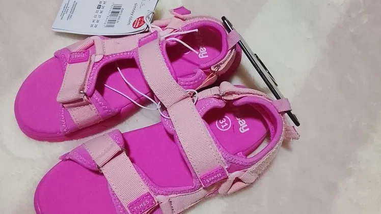 Sandalias de niña #31 miden 21 cm y medio