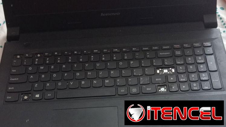 Laptop Lenovo de uso