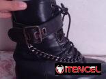 Vendo estas botas roqueras, con tan solo 1 mes de uso por eso en buen precio