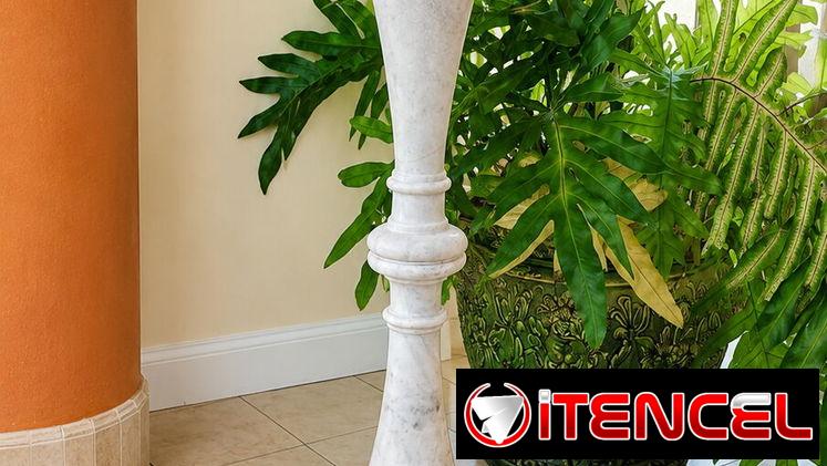 columna o pedestal antiguo elaborado en mármol blanco carrara italiano 52420164