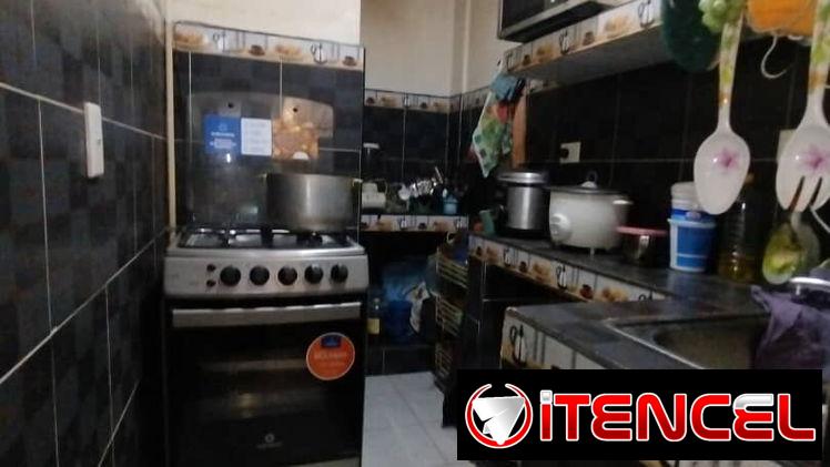 Apto de 2/4 en el vedado en bajos.