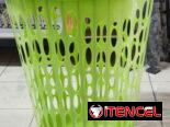 Cestos para ropa con su tapa. (th)
