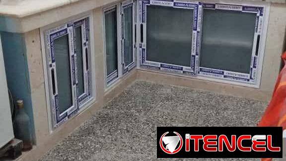 Bajos de meseta. Ventanas de corredera. Puertas de exteriores y interiores.Closet de espejos ect